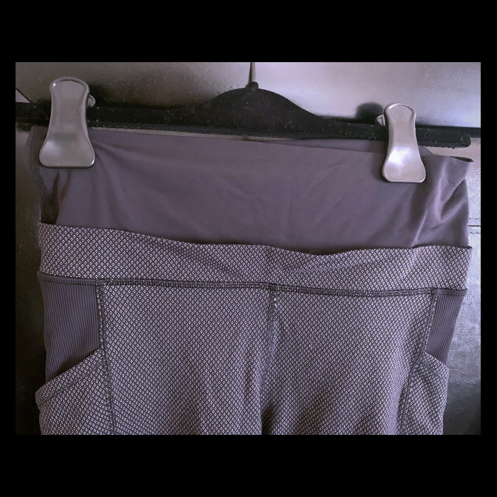 Lululemon dark grey & black leggings with pockets